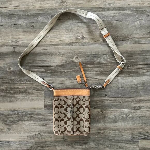 Vintage Coach Monogram Crossbody Shoulder Bag K05J-6442 - Picture 4 of 6